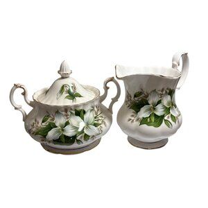 Royal Albert Trillium Creamer & Lidded Sugar Bowl Set 1975 Vintage